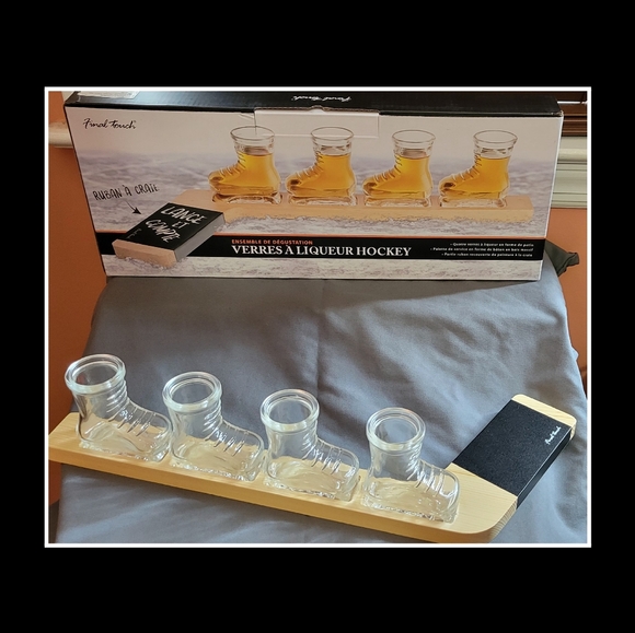 FINAL TOUCH ICE HOCKEY SHOT GLASSES WITH HOCKEY STICK GLASS HOLDER - Picture 2 of 8